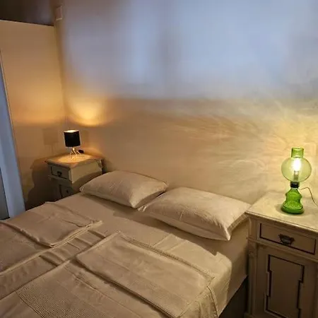 Villa Hobbit House *