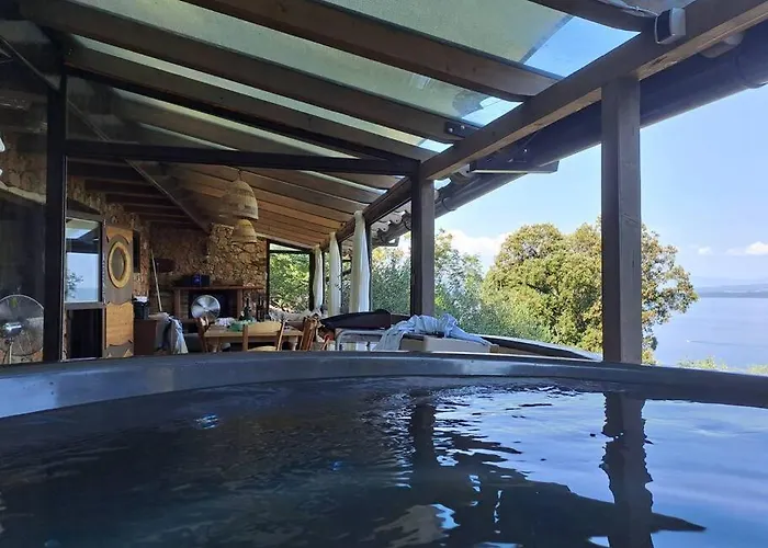 Villa Hobbit House *