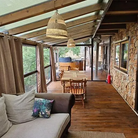 Vilă Hobbit House *
