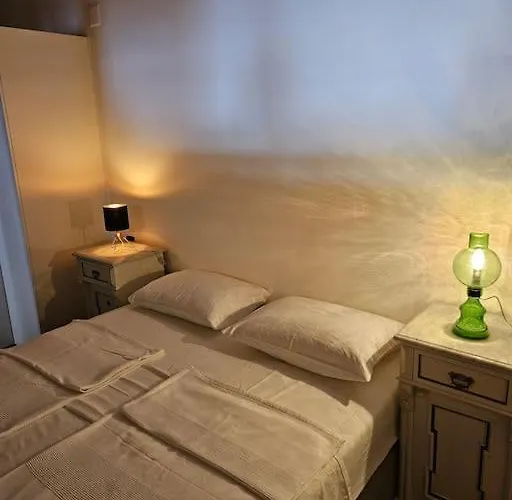 Villa Hobbit House *